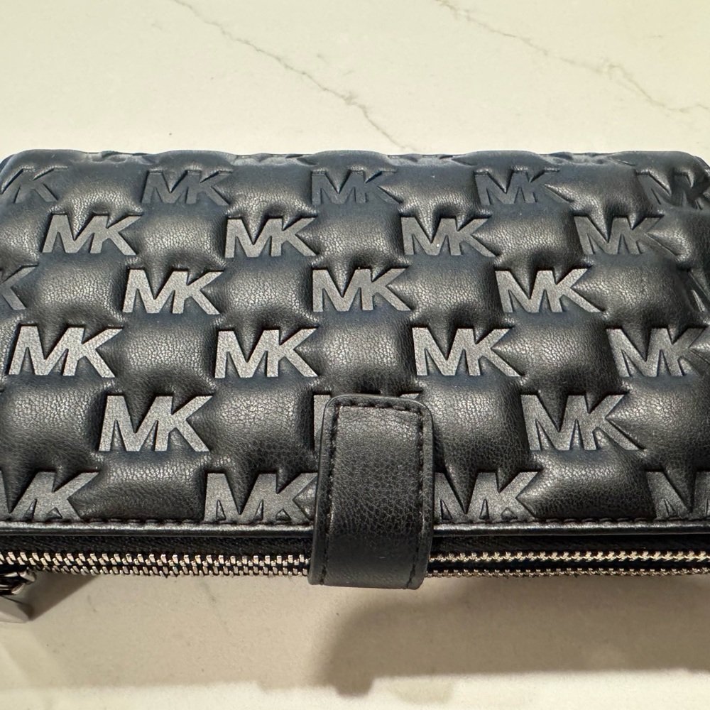 Michael Kors Quilted Signature Collection Wallet - Picture 2 of 15